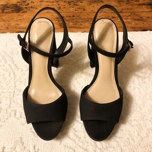 VINCE CAMUTO CHASTIN PLATFORM SANDAL